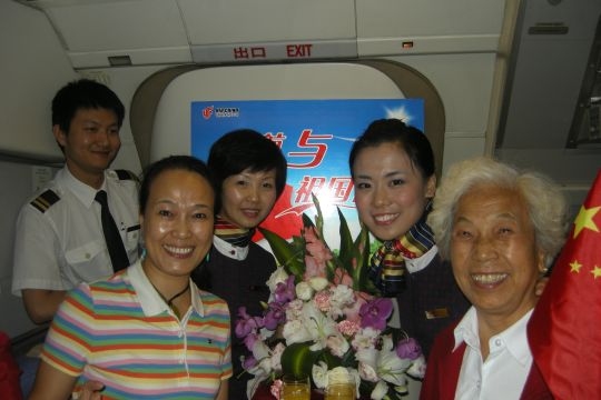 國航西南“藍色旅途”乘務組萬米高空慶國慶