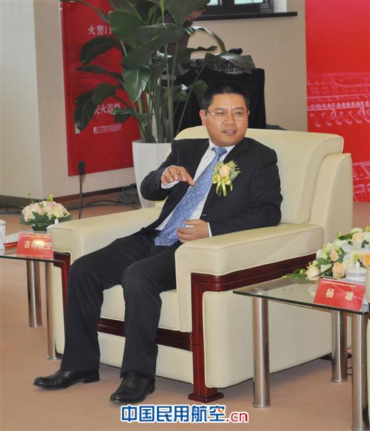 吉祥航空王均金董事長代表簽約企業(yè)方發(fā)言 吉祥航空王均金董事長代表簽約企業(yè)方發(fā)言
