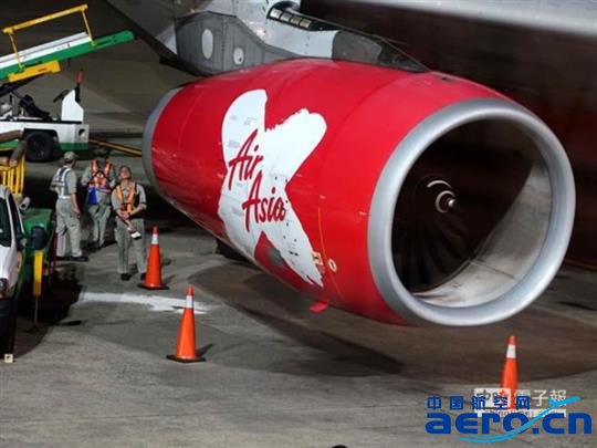 飛機降落后,檢修發(fā)動機確認沒有問題。(高興宇攝) 飛機降落后,檢修發(fā)動機確認沒有問題。(高興宇攝)