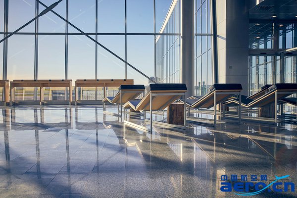 Helsinki Airport-Interior-1.jpg Helsinki Airport-Interior-1.jpg