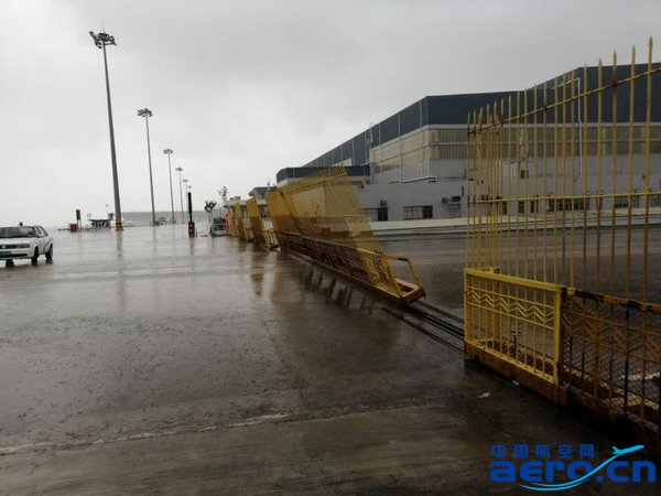 現場督導搶修太古牽引道被臺風吹斜和二號道口防沖撞設施無法自動啟動的問題3.jpg 現場督導搶修太古牽引道被臺風吹斜和二號道口防沖撞設施無法自動啟動的問題3.jpg