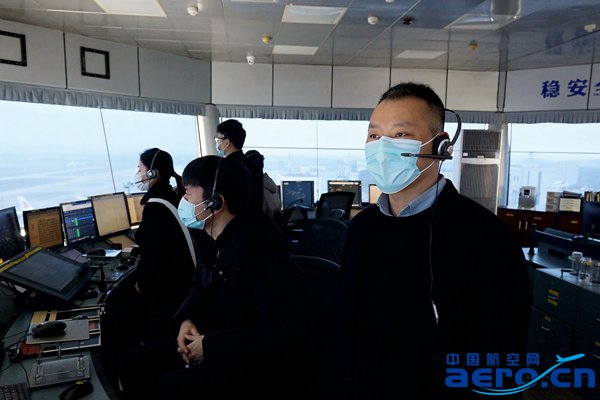寧波空管塔臺管制員.jpg 寧波空管塔臺管制員.jpg