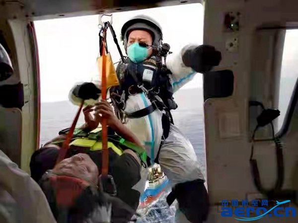 空中救援現場(攝影:王娟 南海第一救助飛行隊)_副本.jpg 空中救援現場(攝影:王娟 南海第一救助飛行隊)_副本.jpg